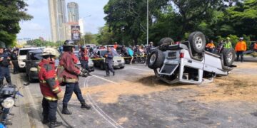 Accidente en la autopista Gran Cacique Guaicaipuro deja 6 lesionados y un fallecido