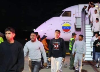 Cabello informó sobre el retorno de 192 connacionales y el caso de una familia separada en EEUU