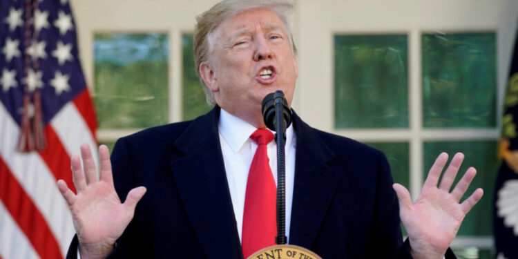 Trump busca deportar un millón de inmigrantes por año como mínimo