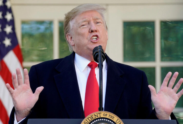 Trump busca deportar un millón de inmigrantes por año como mínimo