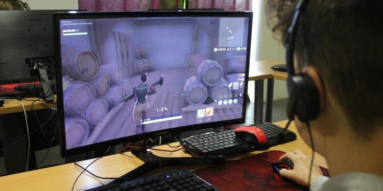 Piden en España 325 años de cárcel por captar menores con un videojuego para filmar porno