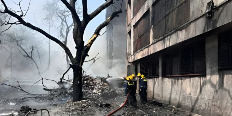 Avión de Air India con 244 personas a bordo se estrelló tras despegar rumbo a Londres