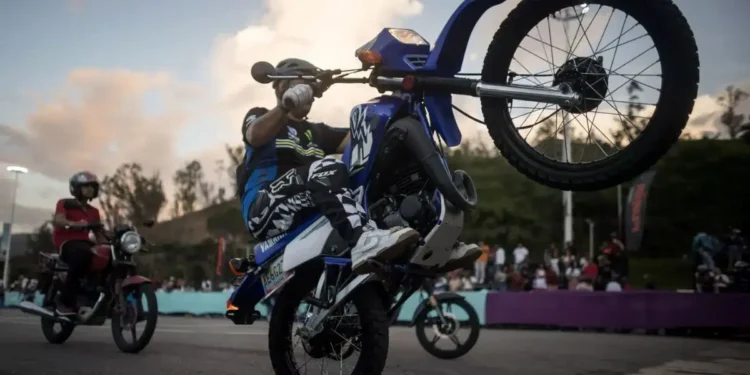 Detenidos por un video viral donde hacían motopiruetas en La Guaira  