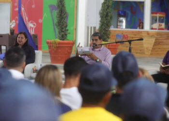 Maduro anuncia que la reforma constitucional pudiera ser refrendada el próximo año