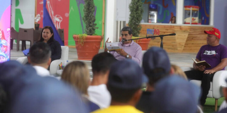 Maduro anuncia que la reforma constitucional pudiera ser refrendada el próximo año