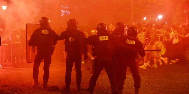 Dos muertos y 200 heridos empañan las celebraciones por el triunfo del PSG