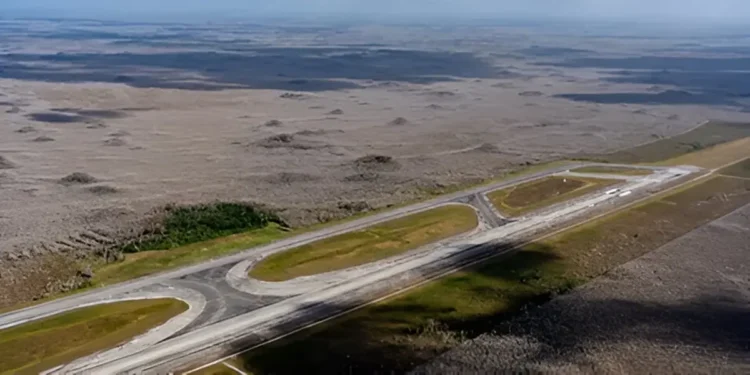 Gobierno de Trump construye un centro de detención de inmigrantes rodeado de caimanes