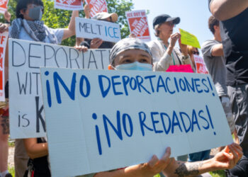 “Me pusieron una camisa de fuerza”: migrante venezolana vive la mayor humillación de su vida en EEUU