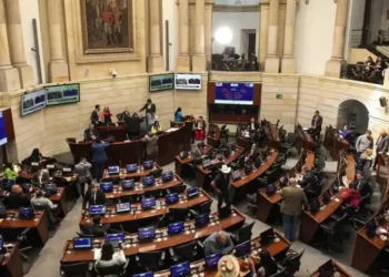 Senado de EEUU aprueba el polémico plan fiscal de Donald Trump