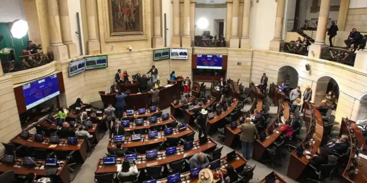 Senado de EEUU aprueba el polémico plan fiscal de Donald Trump