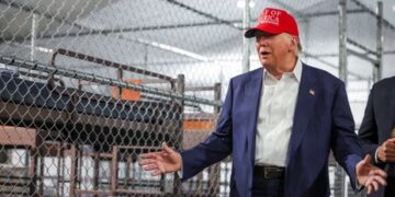 Trump visitó la polémica cárcel “Alligator Alcatraz” rodeada de caimanes para migrantes en Florida