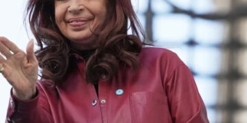 Justicia argentina revisará el beneficio de prisión domiciliaria de Cristina Fernández
