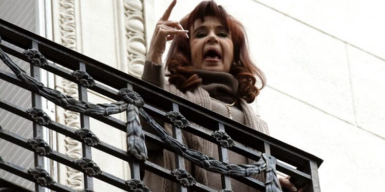 Fiscalía argentina pide cambiar el lugar de la prisión domiciliaria de Cristina Kirchner