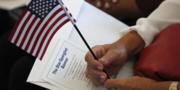 Juez bloquea orden de Trump que busca acabar con ciudadanía por nacimiento tras dictamen de la Corte Suprema