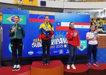 Karateca Katherine Loyo se corona como reina suramericana en el campeonato de la especialidad
