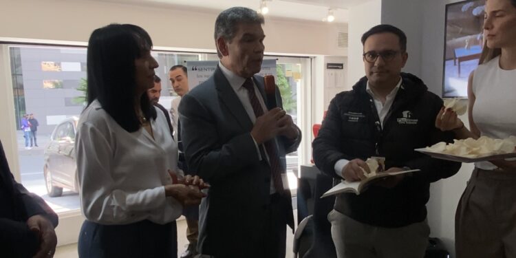 El escritor Miguel Vale presentó “De la Esclavitud a la Libertad Espiritual”: un viaje de liberación