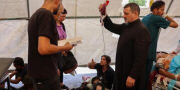 Israel bombardeó la única iglesia católica de la Franja de Gaza dejando 4 muertos y 7 heridos