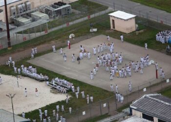 Demandan al Gobierno de Trump por limitar asesoría legal a migrantes en Alligator Alcatraz