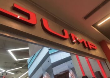 Jump reinauguró su primera tienda con concepto minimalista en Sambil Chacao