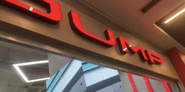 Jump reinauguró su primera tienda con concepto minimalista en Sambil Chacao