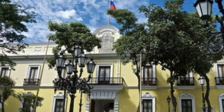 Venezuela celebra liberación de los 252 connacionales detenidos en el CECOT: confirman canje de estadounidenses y medidas cautelares a opositores