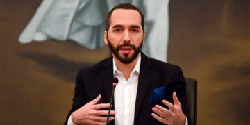 Bukele afirma que «el régimen de Maduro se quedó sin rehenes del país más poderoso del mundo»
