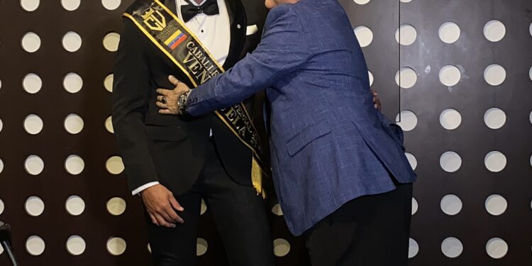 Franco Daniel Cova es el nuevo “Caballero Universal Venezuela”