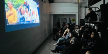 Venezolanos en Argentina revivieron la «primavera democrática» del 28J con la proyección del documental ‘Todos lo saben’