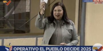 Carmen Meléndez ejerció su derecho al voto en búsqueda de la reelección