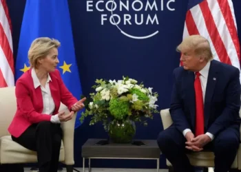 EE UU y Unión Europea logran acuerdo que incluye aranceles de 15%