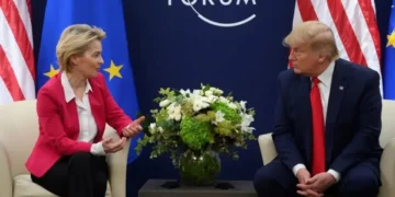 EE UU y Unión Europea logran acuerdo que incluye aranceles de 15%