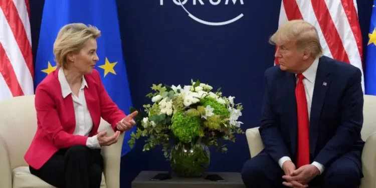 EE UU y Unión Europea logran acuerdo que incluye aranceles de 15%