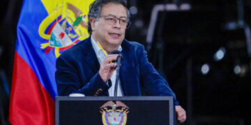 Gustavo Petro acusa a Marco Rubio de intromisión en Colombia por sus críticas a fallo contra Uribe
