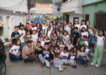 Eva’s Magazine realizó excelente actividad por el día del niño en la parroquia Antímano
