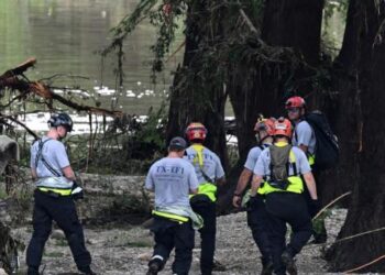 Asciende a casi 70 la cifra de fallecidos tras inundaciones en Texas
