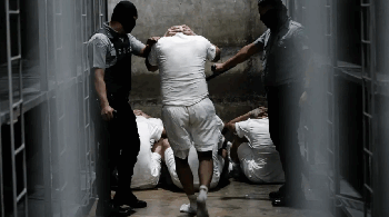 El Salvador afirma ante la ONU que migrantes venezolanos deportados «siguen bajo control de EE. UU.»