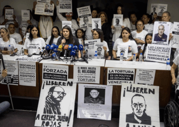 Mujeres familiares de presos políticos exigen la renuncia de Tarek William Saab