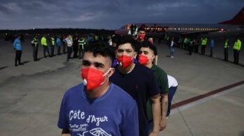 A migrantes que estaban en el Cecot “les dispararon perdigones” antes de volver a Venezuela