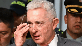Álvaro Uribe declarado culpable de soborno y fraude procesal por caso de manipulación de testigos