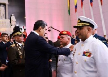 Maduro asciende a 223 oficiales de las FANB y pide «lealtad absoluta»
