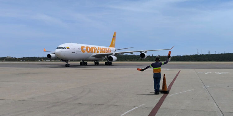 Arribó a Maiquetía vuelo con más de 200 connacionales directo desde EE.UU.