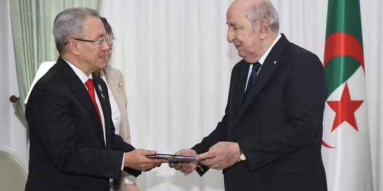 Argelia y Venezuela firman varios memorandos para impulsar la cooperación bilateral