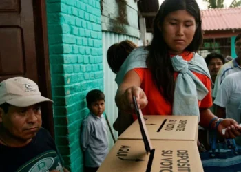 Bolivia elige presidente este domingo con la derecha como favorita