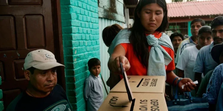 Bolivia elige presidente este domingo con la derecha como favorita