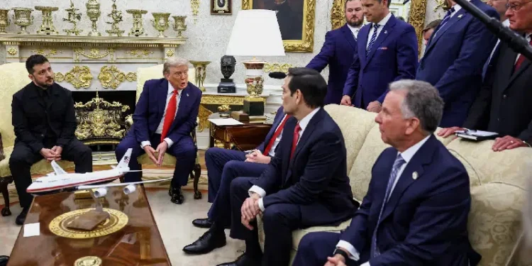 «El mundo está cansado de la guerra»: Trump sostiene esperando encuentro con Zelenski