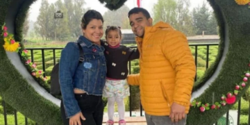 «Mi hija entró caminando»: habla el padre venezolano de niña que murió en Chile por negligencia