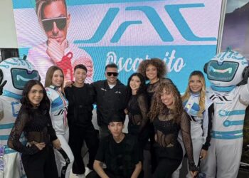 Jac Motors presentó al cantante Oscarcito como su nuevo embajador