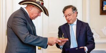 Petro se reúne con el jefe de misión de EEUU en Bogotá en momentos de tensión bilateral