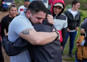 De la migración al horror carcelario: El testimonio de Carlos Uzcátegui tras su detención en El Salvador