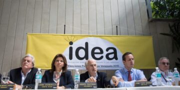 Expresidentes condenan la reforma para instaurar reelección indefinida en El Salvador